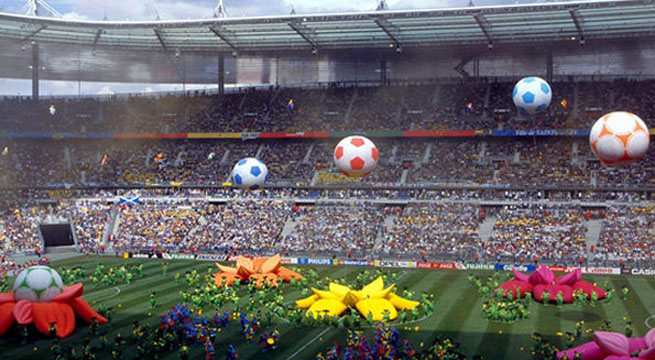 Conoce al hombre que viaja a todos los mundiales gratis