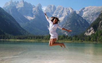 Estudio determina que viajar produce más felicidad que casarse y tener hijos