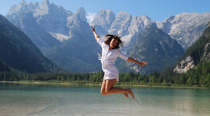 Estudio determina que viajar produce más felicidad que casarse y tener hijos