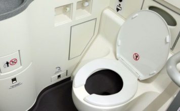 Ahora tendrás que pagar para ir al baño en los aviones