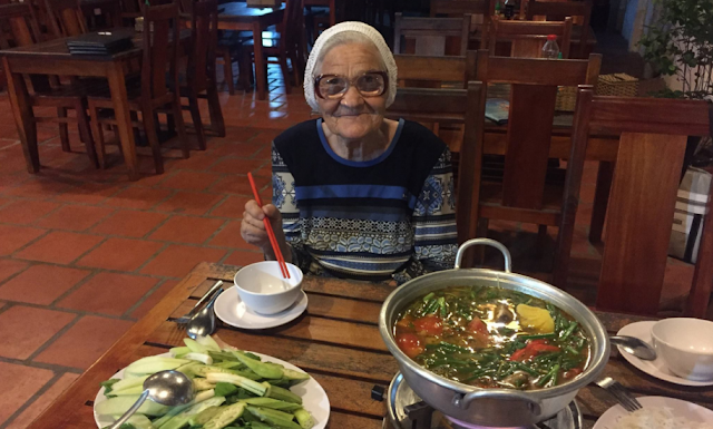 Abuelita de 89 años recorre el mundo con su pensión de jubilación