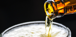 Buscan voluntarios en Facebook para embriagarse gratis y la respuesta es masiva