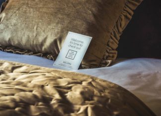 Esta habitación de hotel es gratis si no utilizas tu teléfono mientras estés allí