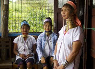 Las mujeres Jirafa en Tailandia y la verdadera razón por la que siguen «adornando» sus cuellos