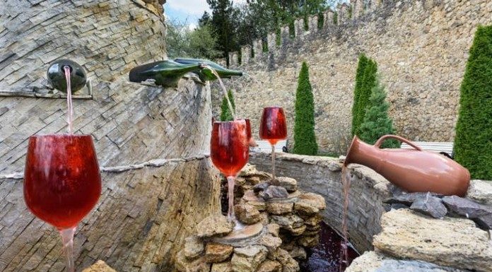 Pondrán fuente de vino en Italia para atraer turistas: abierta 24 horas y gratuita