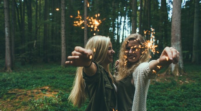 Según estudio, personas que viajan son las más felices del mundo