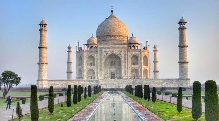 Sugieren derribar el Taj Mahal debido a que la contaminación lo arruinó demasiado