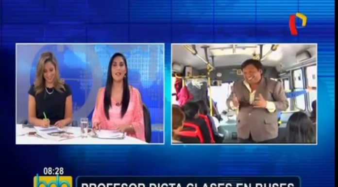 Profesor en Perú sube a los buses del transporte público a enseñar historia