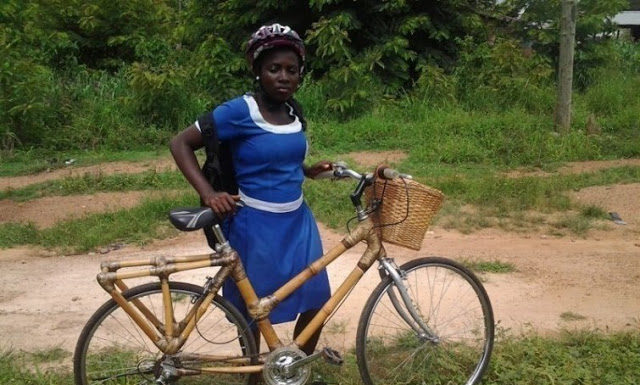 Mujer crea empresa que dona Bicicletas de bambu a los niños para que no dejen la escuela
