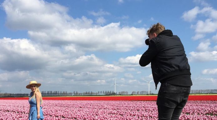 Influencers están destrozando los campos de tulipanes en Holanda por sus fotos de Instagram