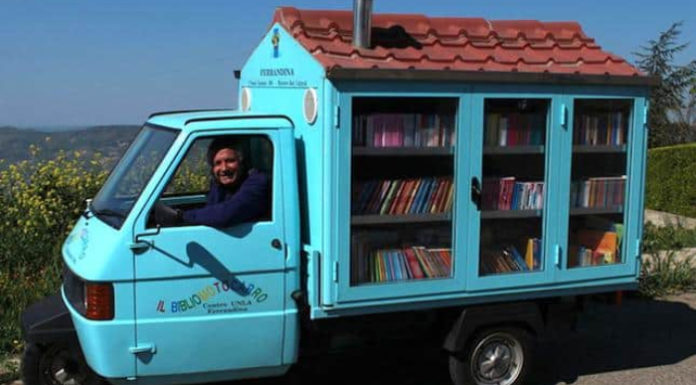 Adorable biblioteca móvil lleva libros a niños italianos sin acceso a la lectura