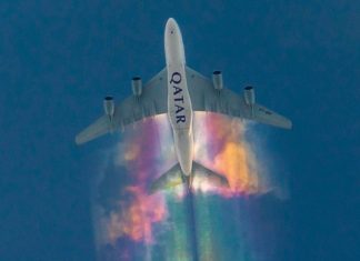 Avión de Qatar Airways crea un increíble arco iris en el cielo mientras vuela sobre Alemania