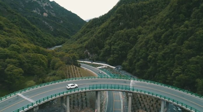 China inaugura autopista escénica en cuya construcción se cortó un solo árbol