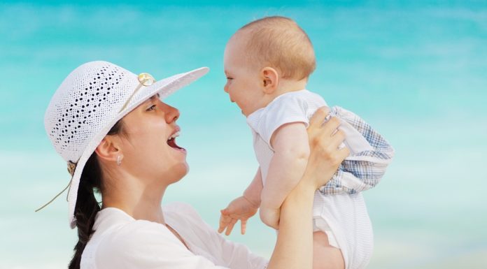 Las mamás necesitan tomar vacaciones solas y tener tiempo para sí mismas, dice la ciencia