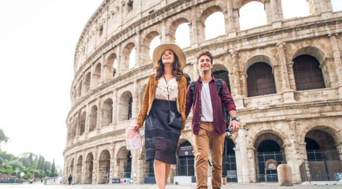 En Roma ofrecen novios: Por 1233 dólares te dan un italiano y un fotógrafo