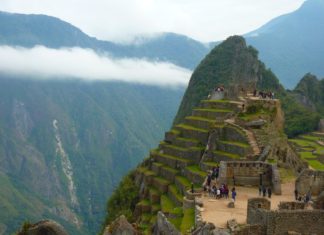 6 «TURISTAS» DETENIDOS POR DAÑAR TEMPLO Y DEFECAR EN MACHU PICHU