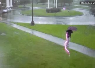 Video capta cuando casi un rayo alcanza a un hombre