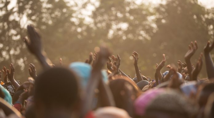 Los grifos se secan en la capital de Zimbabwe, dejando a 2 millones de personas con agua solo una vez por semana