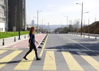 Este bastón «inteligente» usa Google Maps para guiar a las personas ciegas