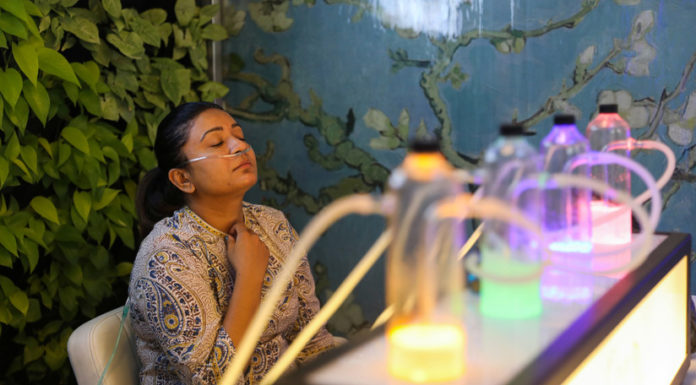 En la India se ponen de moda los «bares de oxígeno» debido a la contaminación