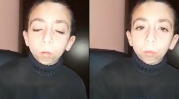 Niño pierde celular con fotos de su mamá fallecida; ofrece sus ahorros para recuperarlo