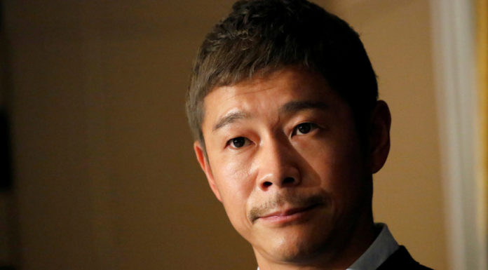 Un multimillonario japonés busca una novia que lo acompañe en su viaje a la Luna