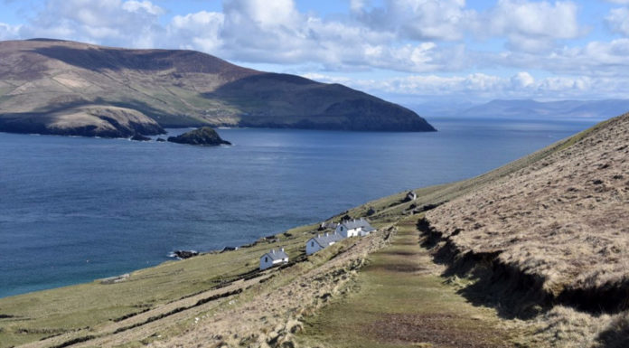 Una remota isla de Irlanda busca dos personas dispuestas a mudarse con todo pagado para trabajar allí (pero hay un problema)