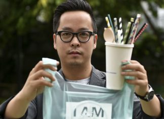 Joven crea bolsas hechas de yuca que al caer al mar se convierten en comida para peces