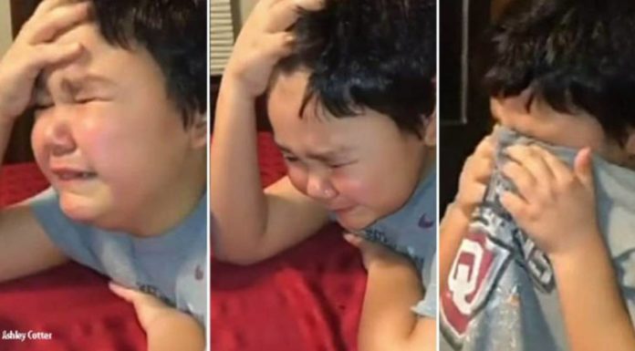 Niño llora de emoción al recibir su última dosis de quimioterapia