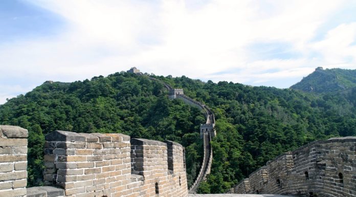 China cierra partes de la Gran Muralla y Disneyland al turismo