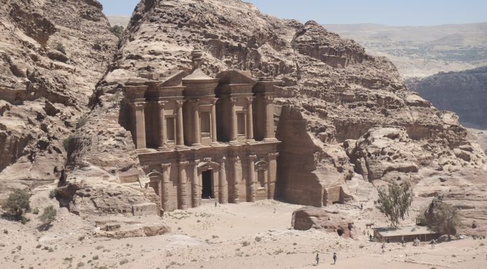 Descubren enorme monumento en Petra que podría tener 2500 años de antigüedad