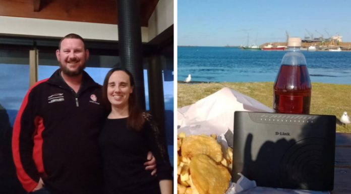 Padres se llevan al módem de vacaciones porque sus hijos no quisieron ir con ellos