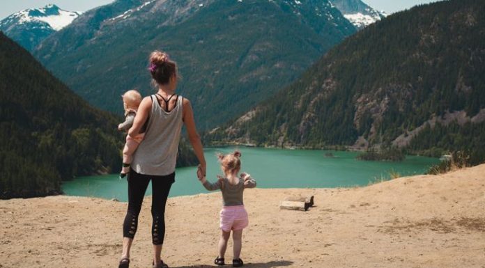 Dar a tus hijos experiencias en vez de juguetes aumenta su inteligencia