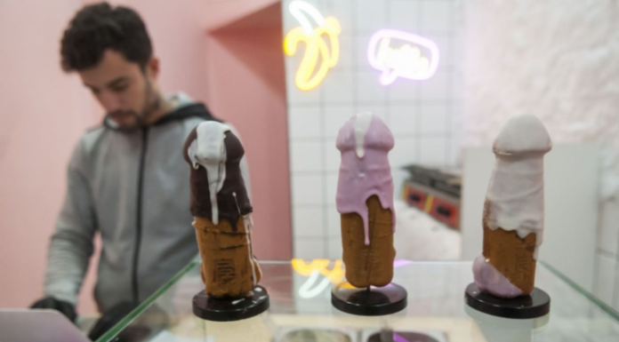 Conoce «La Pollería»: Un local en Madrid donde el waffle se sirve en forma de pene