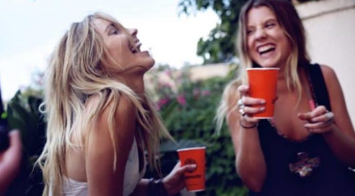 Salir a Beber con tus Amigas los Fines de Semana Alarga la Vida Según Estudio