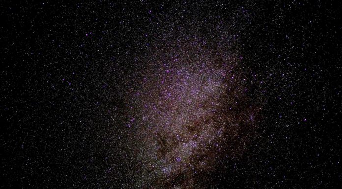 Detectan que la tierra recibe señales de radio de otra galaxia cada 16 días