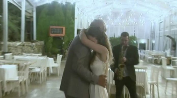 Cuarentena: pareja se casa mientras sus invitados los ven por Internet