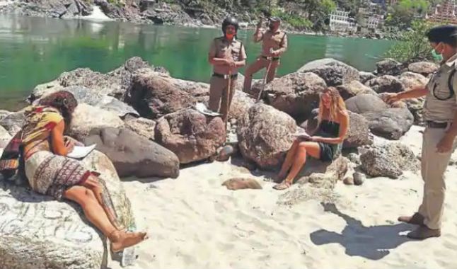 India: obligan a turistas a escribir “lo siento” 500 veces por violar cuarentena