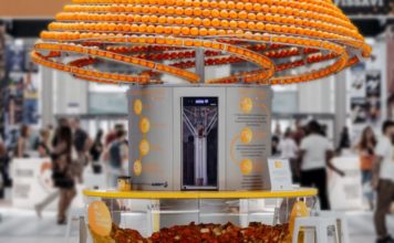 Este exprimidor de naranja imprime vasos en 3D hechos con cáscaras sobrantes