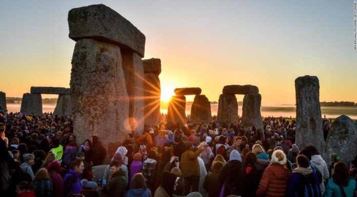 Stonehenge transmitirá en vivo su celebración del solsticio de verano por primera vez