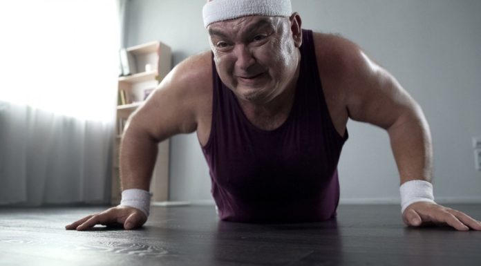 Los científicos dicen que existe un mayor riesgo de enfermedad cardíaca en los hombres que no pueden hacer al menos 10 flexiones