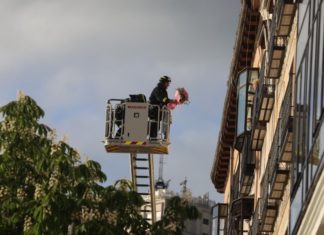 La mujer más longeva de Madrid cumple 110 años y los bomberos la felicitan