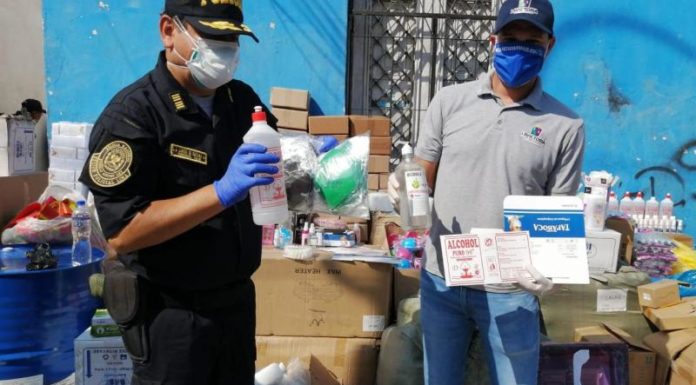 Incautan mascarillas y alcohol medicinal adulterado en La Victoria