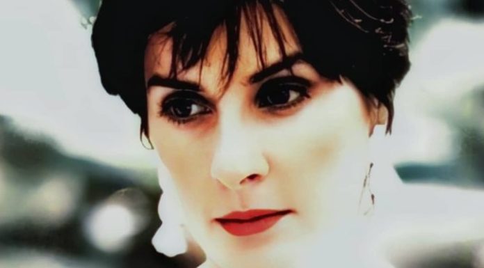 Enya: la misteriosa cantante que vive «confinada» hace años en un castillo con 10 gatos