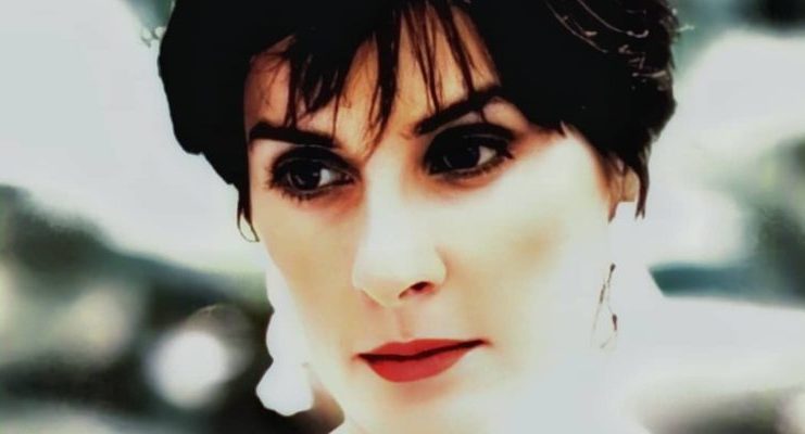 Enya: la misteriosa cantante que vive «confinada» hace años en un castillo con 10 gatos