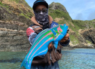 Pescan un pez cuyo color recuerda al de los personajes de ‘Avatar’