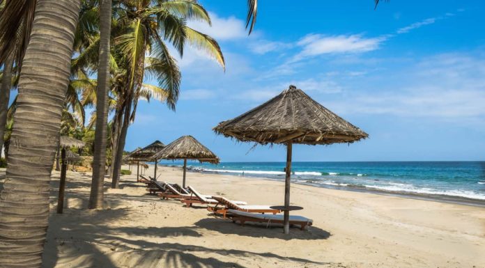 Vota aquí por Máncora como la mejor playa del mundo.