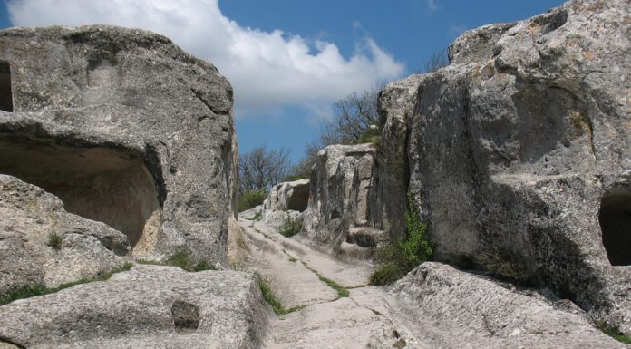 Hallan fosas de ‘gigantes’ de la época bizantina en Crimea