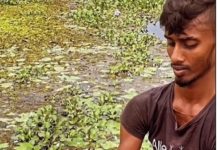 Hombre en Sri Lanka hace un collar completo usando solo una flor