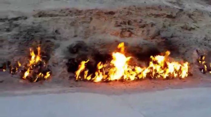 Conoce la montaña que siempre está ardiendo